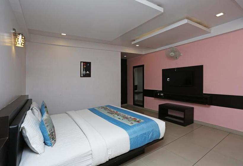 Hotelli Capital O 1761 Aavass Inn Paradise