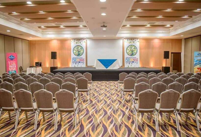 Wyndham Manta Sail Plaza Hotel And Convention Center