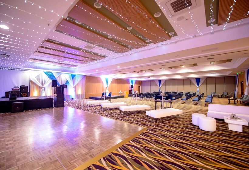 Wyndham Manta Sail Plaza Hotel And Convention Center