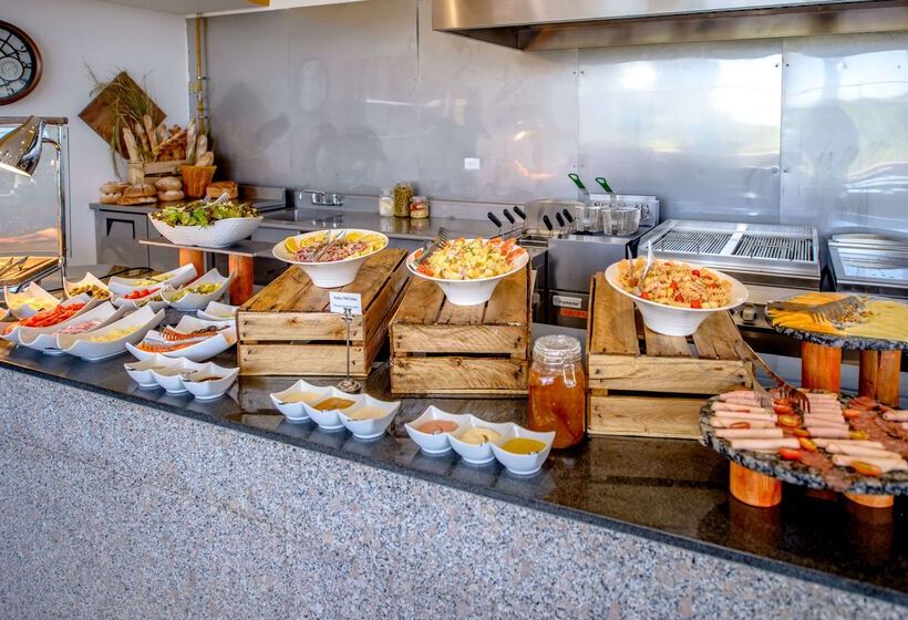 Wyndham Manta Sail Plaza Hotel And Convention Center