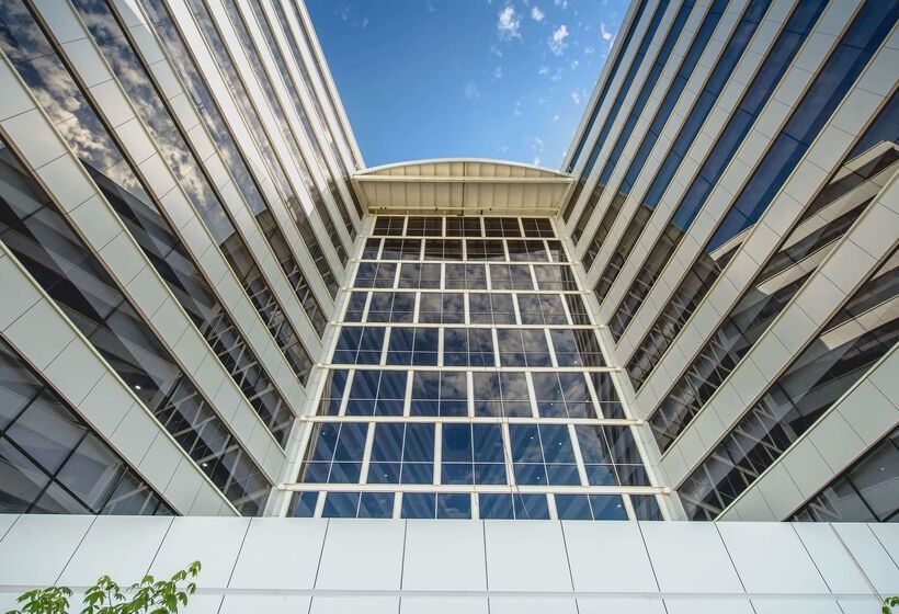 Wyndham Manta Sail Plaza Hotel And Convention Center