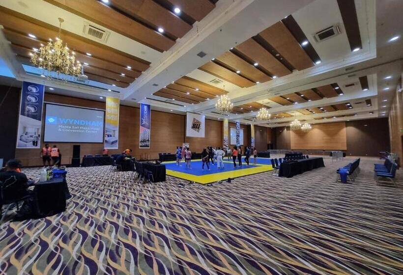 Wyndham Manta Sail Plaza Hotel And Convention Center