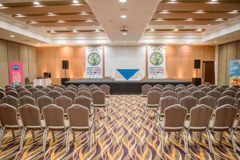 Wyndham Manta Sail Plaza Hotel And Convention Center