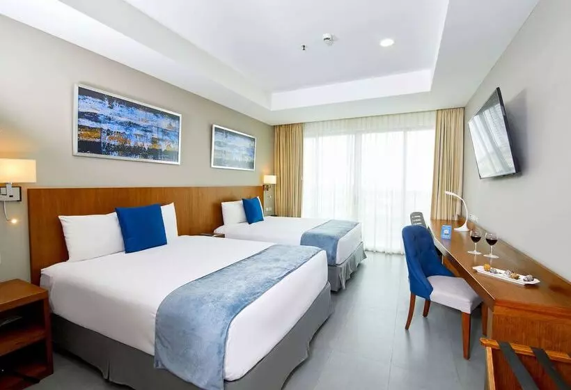 Wyndham Manta Sail Plaza Hotel And Convention Center