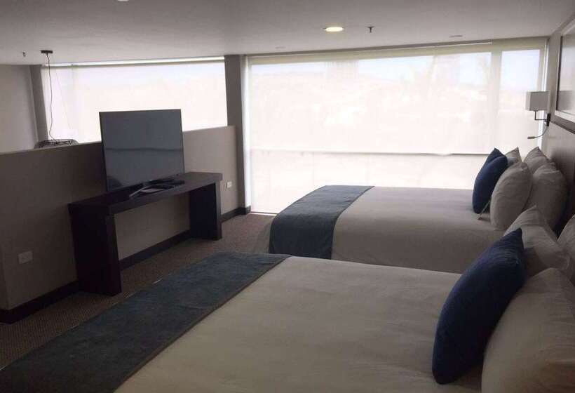 Wyndham Manta Sail Plaza Hotel And Convention Center