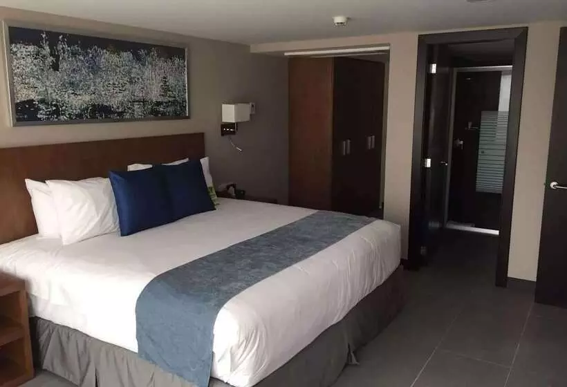 Wyndham Manta Sail Plaza Hotel And Convention Center