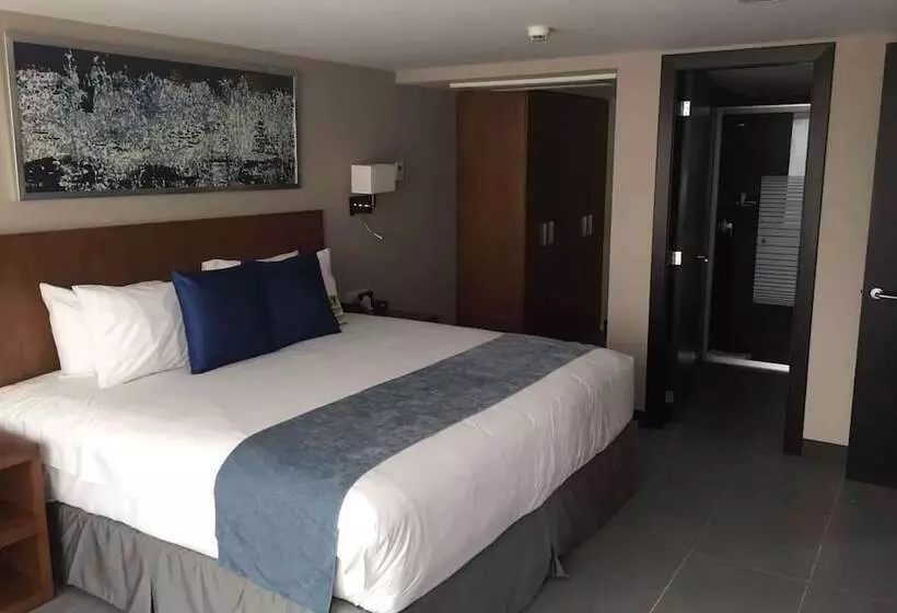 Wyndham Manta Sail Plaza Hotel And Convention Center