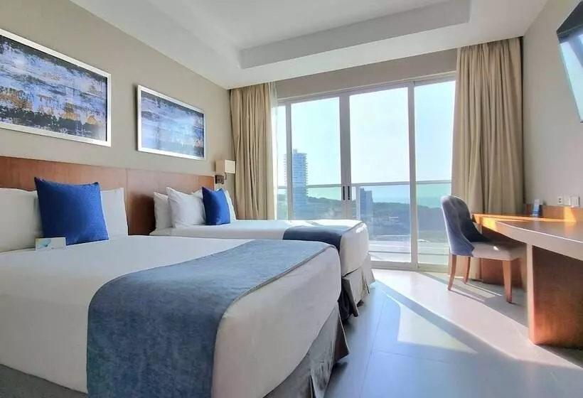 Wyndham Manta Sail Plaza Hotel And Convention Center