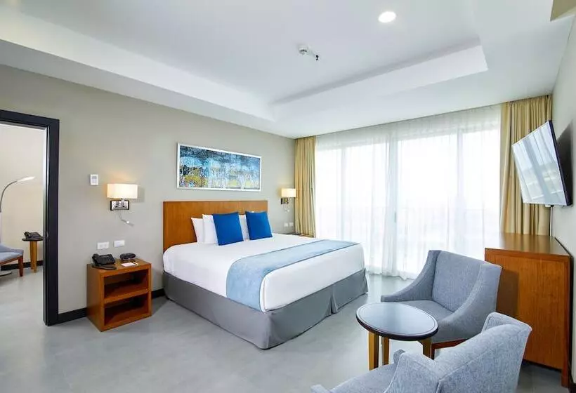 Wyndham Manta Sail Plaza Hotel And Convention Center