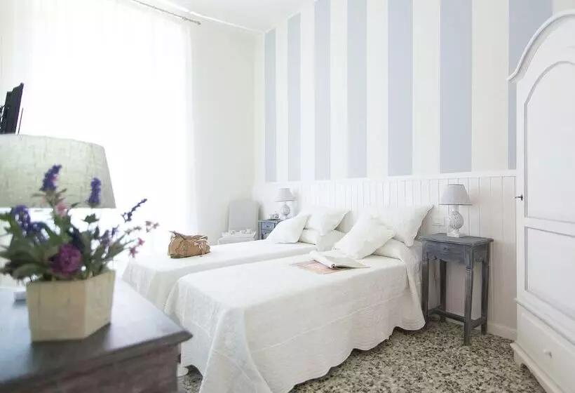 پانسیون Lungomare Rooms & Charme