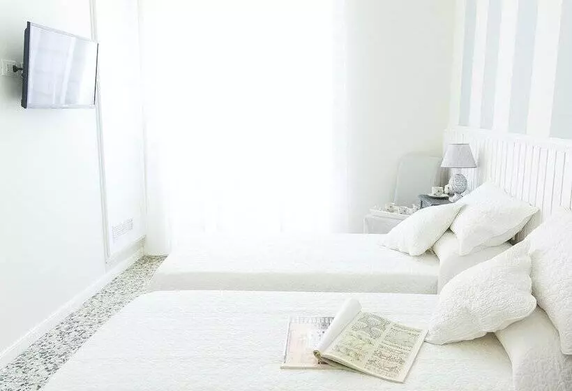 پانسیون Lungomare Rooms & Charme