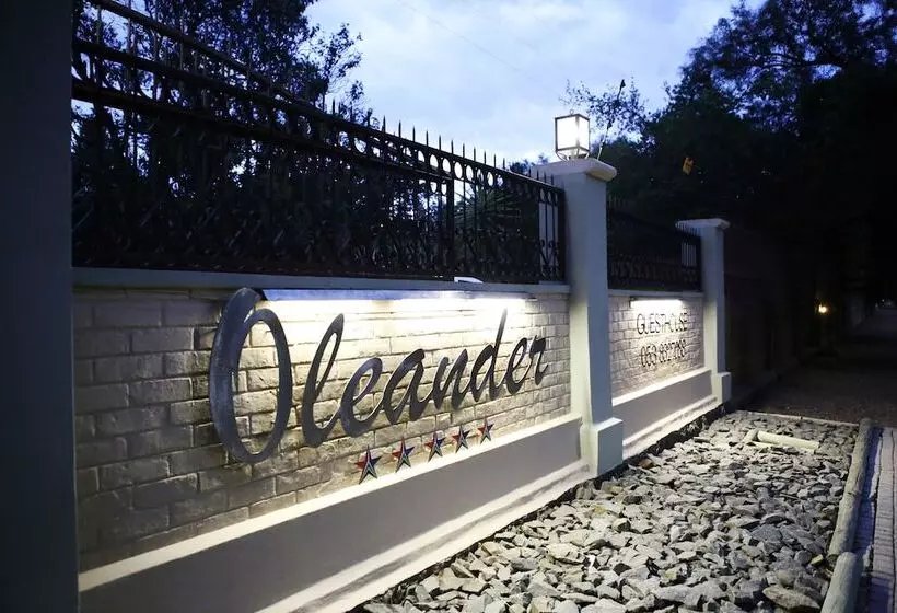 ペンション Oleander Guest House