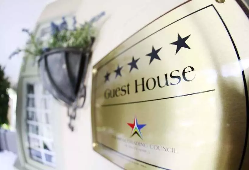ペンション Oleander Guest House