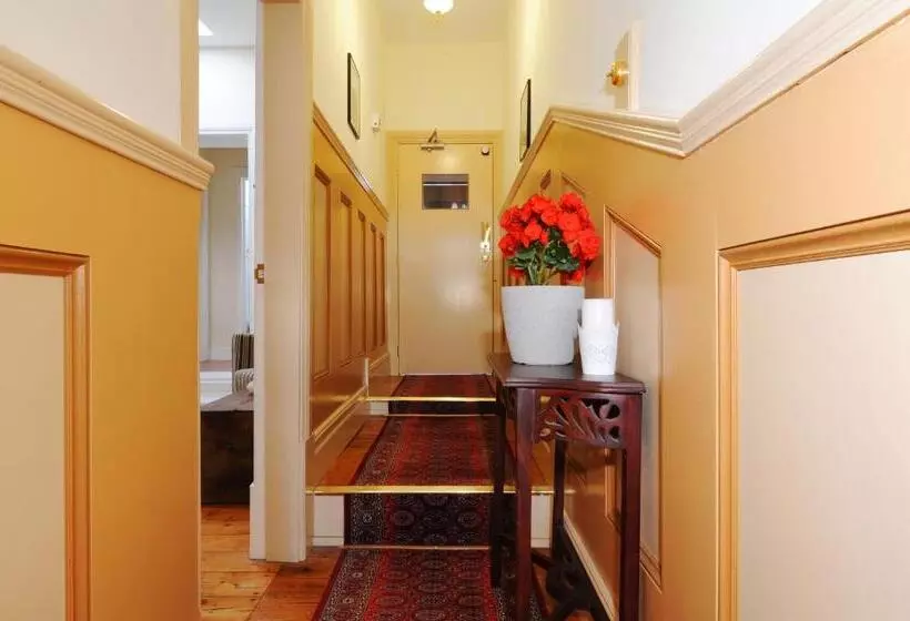 پانسیون Spencer Suites Albany