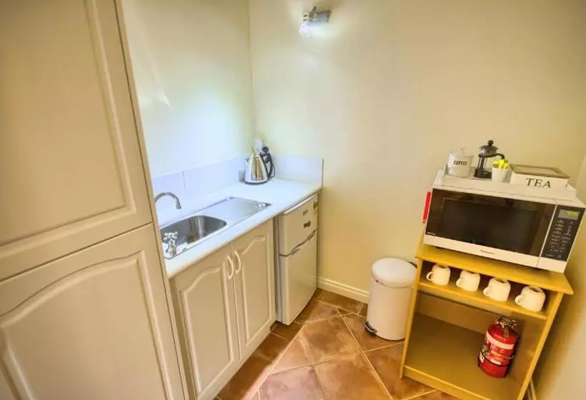 پانسیون Spencer Suites Albany