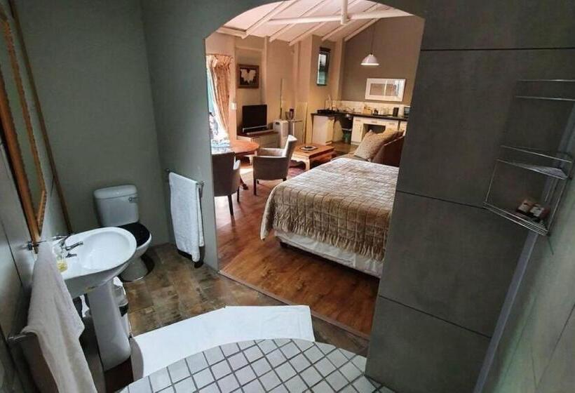 צימר Alabaster Box Guesthouse