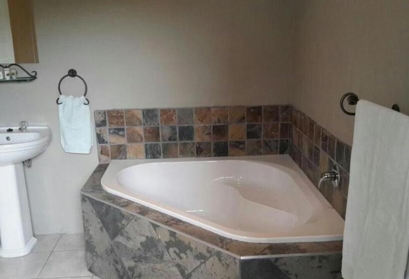 צימר Alabaster Box Guesthouse