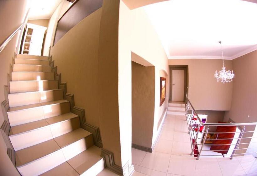 צימר Alabaster Box Guesthouse