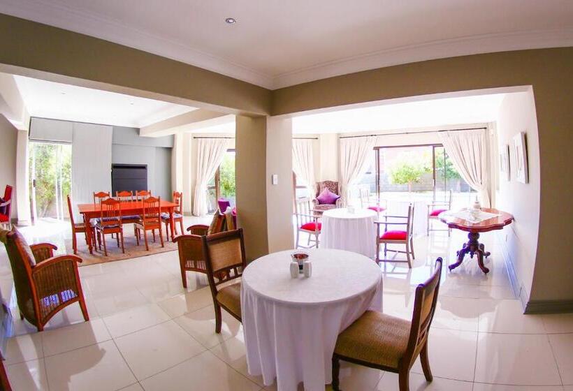 צימר Alabaster Box Guesthouse