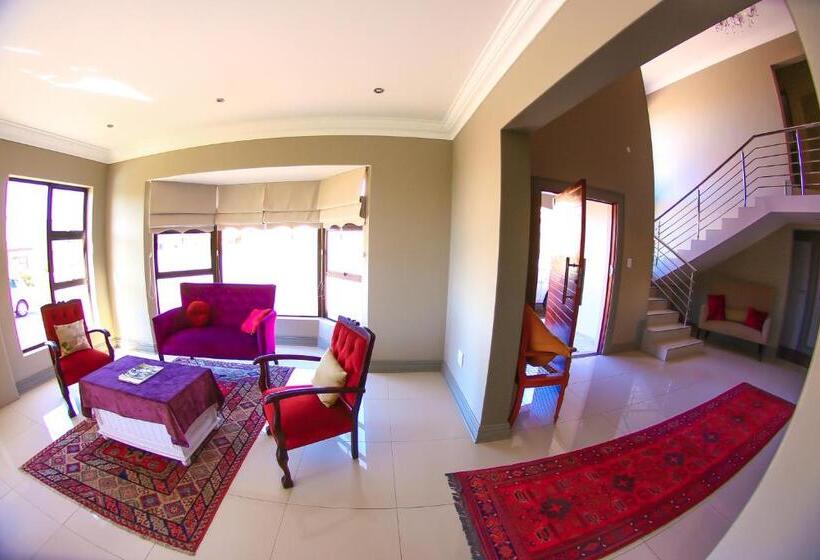 צימר Alabaster Box Guesthouse