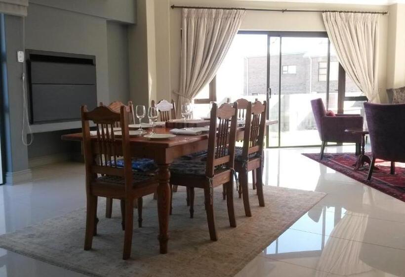 צימר Alabaster Box Guesthouse