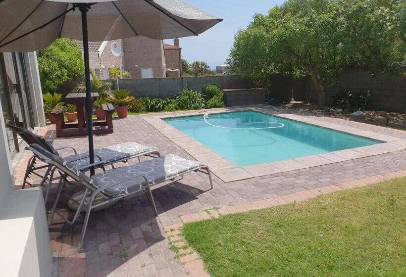 צימר Alabaster Box Guesthouse