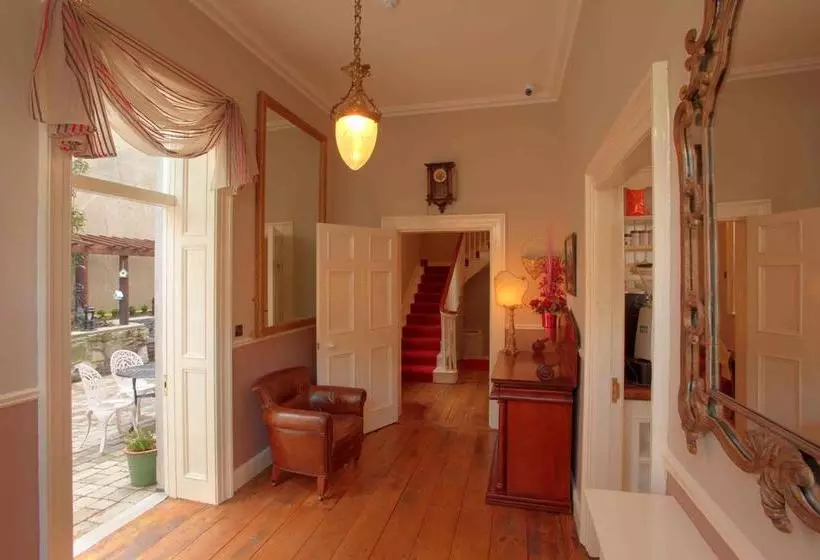 تختخواب و صبحانه Corrib House Guest Accommodation