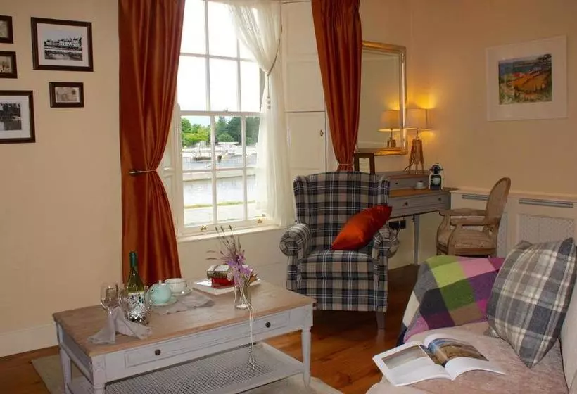 تختخواب و صبحانه Corrib House Guest Accommodation