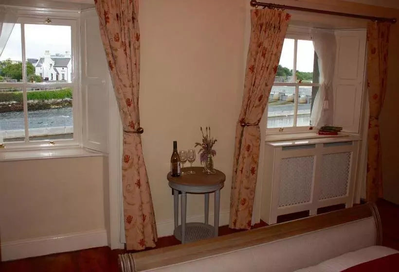 تختخواب و صبحانه Corrib House Guest Accommodation