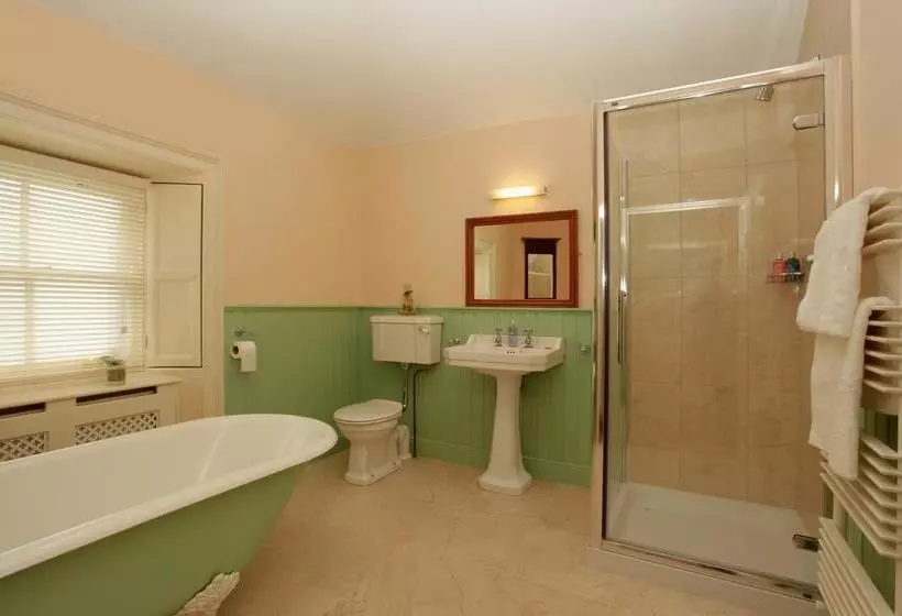 تختخواب و صبحانه Corrib House Guest Accommodation