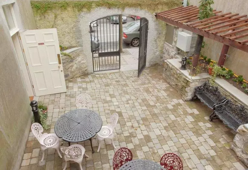 تختخواب و صبحانه Corrib House Guest Accommodation