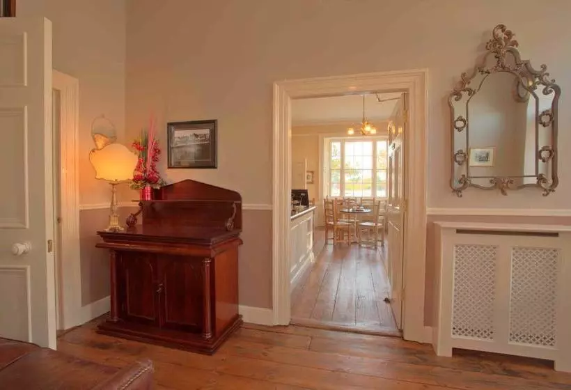 تختخواب و صبحانه Corrib House Guest Accommodation