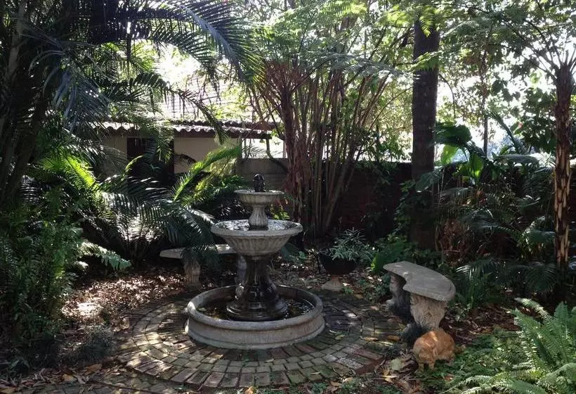 تختخواب و صبحانه Garland Place