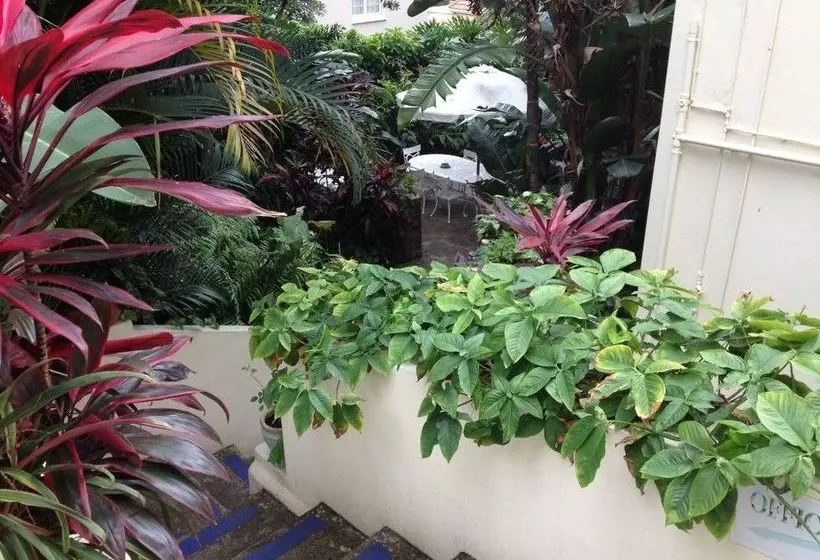 تختخواب و صبحانه Garland Place