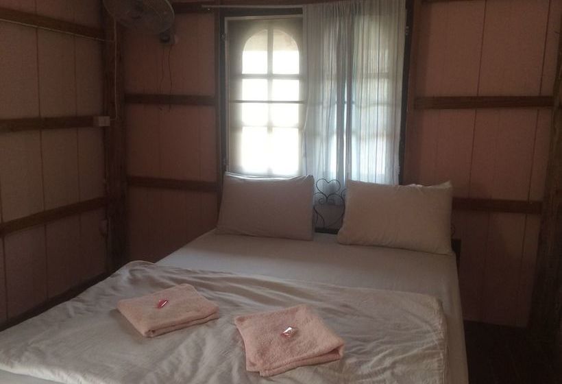 Hotel Baan Suan Violin