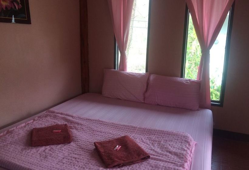 Hotel Baan Suan Violin