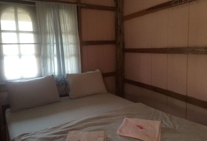 Hotel Baan Suan Violin