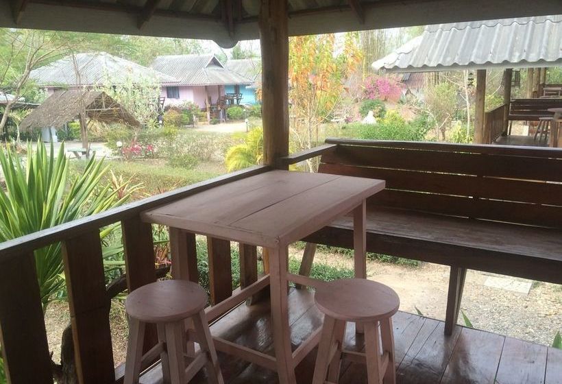 Hotel Baan Suan Violin