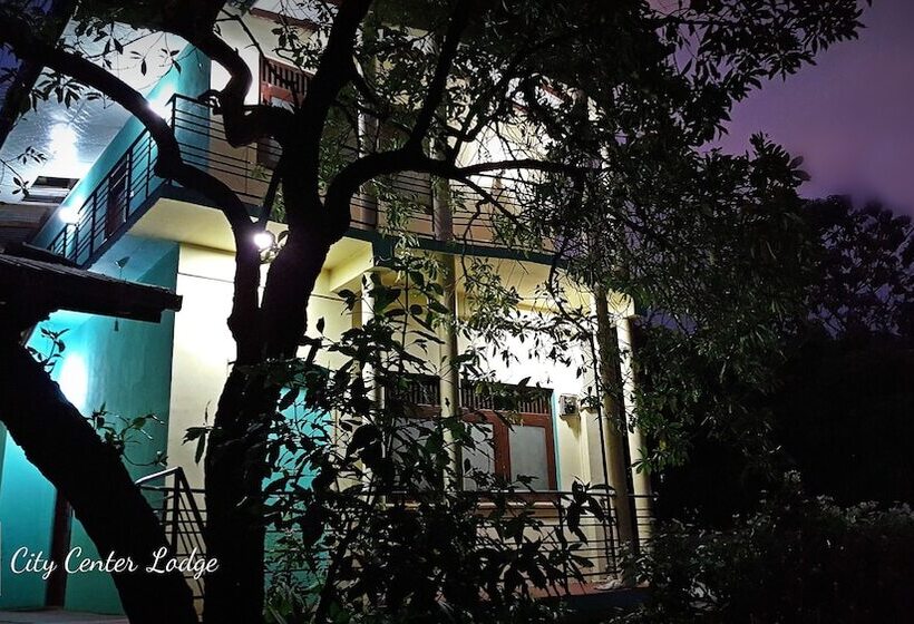בית מלון כפרי City Center Lodge