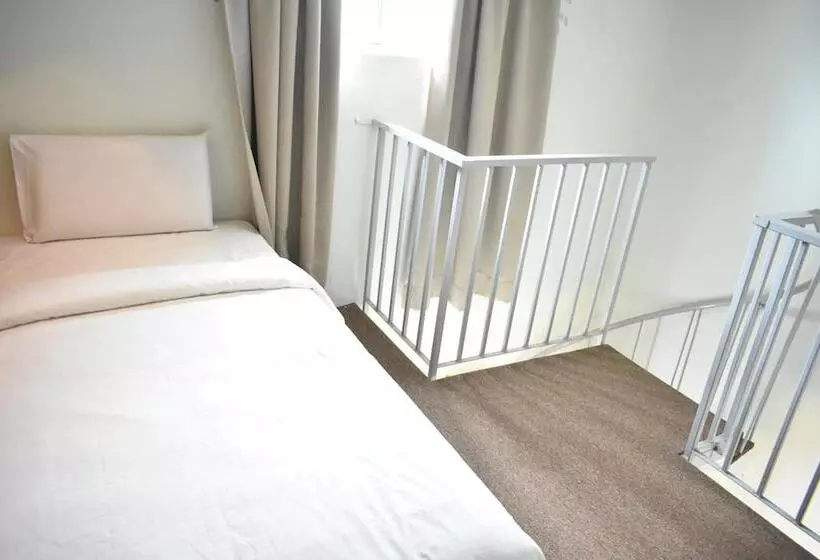 هتل Eastville Residence