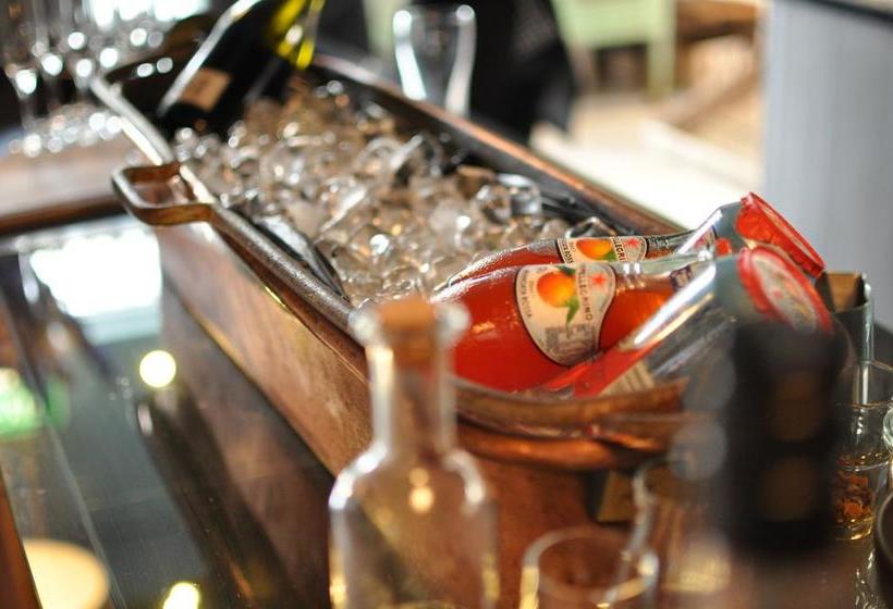 ホテル Entally Lodge