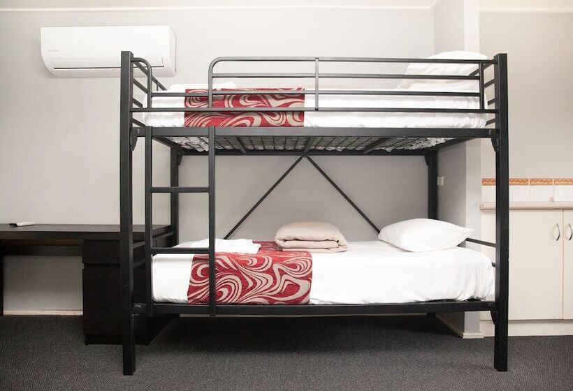 מוטל Royal Hotel Singleton