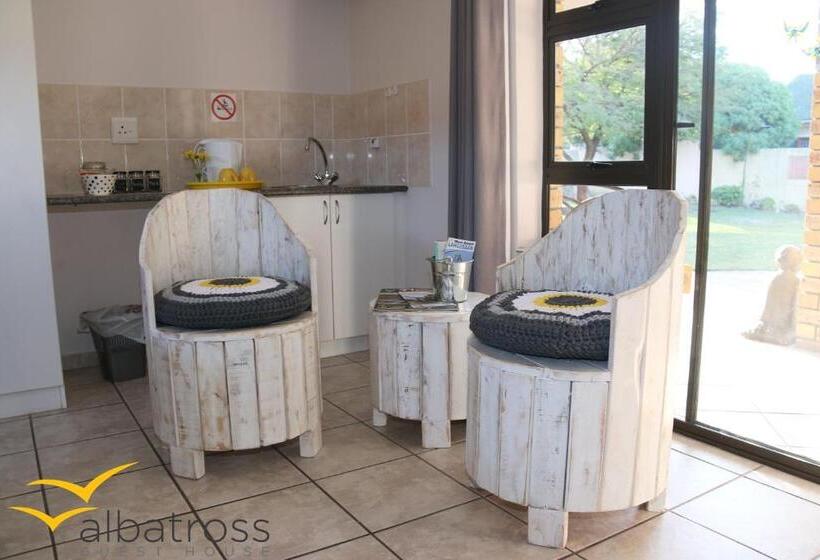 פנסיון Albatross Guesthouse