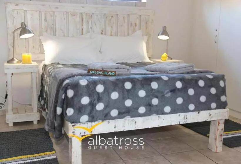 ペンション Albatross Guesthouse