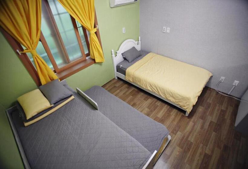 פנסיון Yeosuro Guesthouse   Hostel