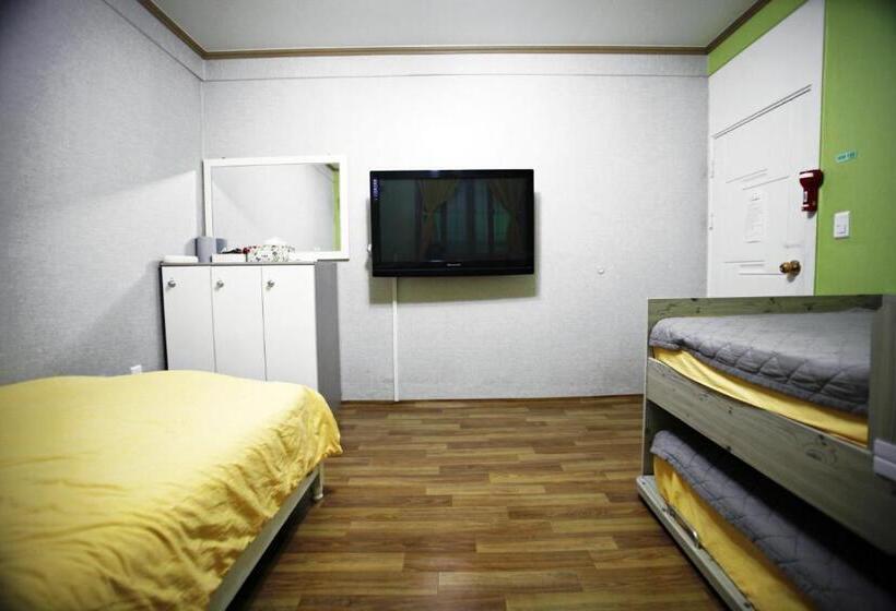 פנסיון Yeosuro Guesthouse   Hostel