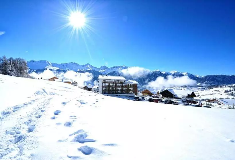 هتل Alps Lodge