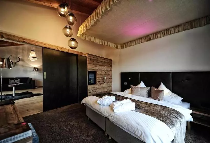 هتل Alps Lodge