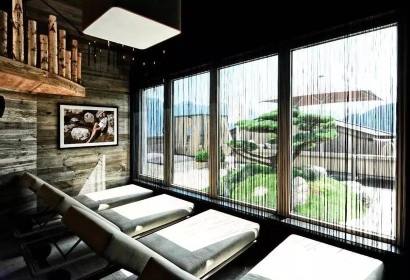هتل Alps Lodge