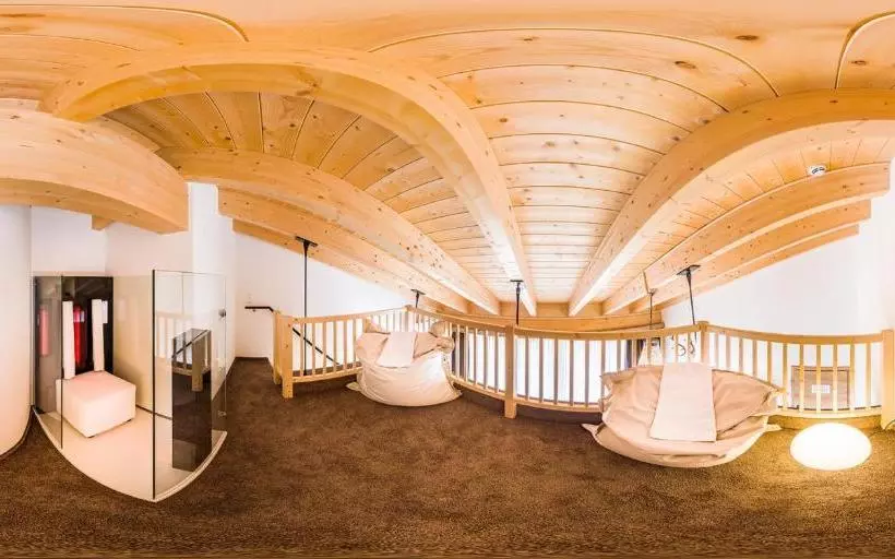 هتل Alps Lodge